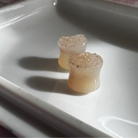 Crystal Geode plug earrings - Picture 2 of 5